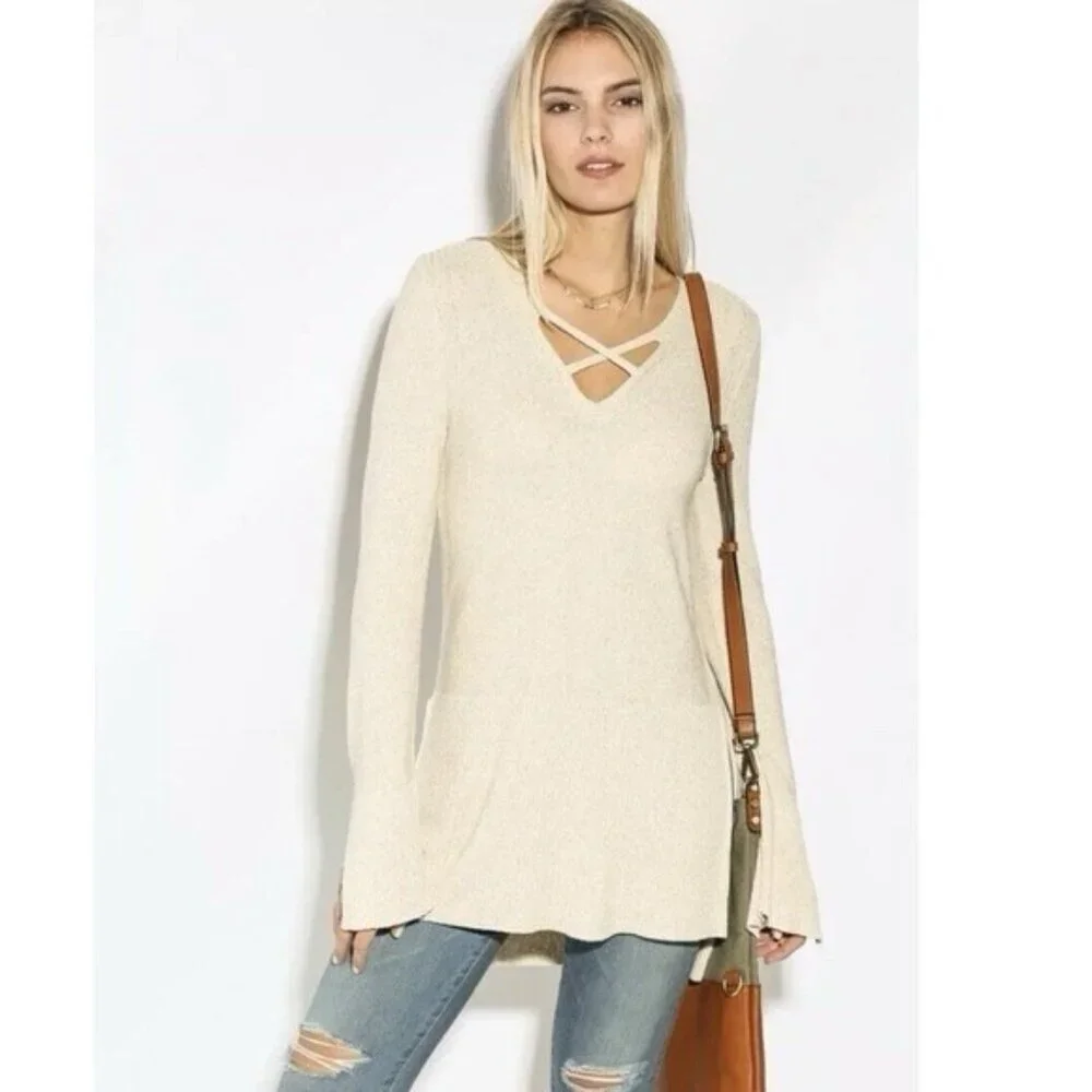 NWT Free People Size LARGE Criss Cross Tunic Sweater V Neck Side Slits Ivory‎